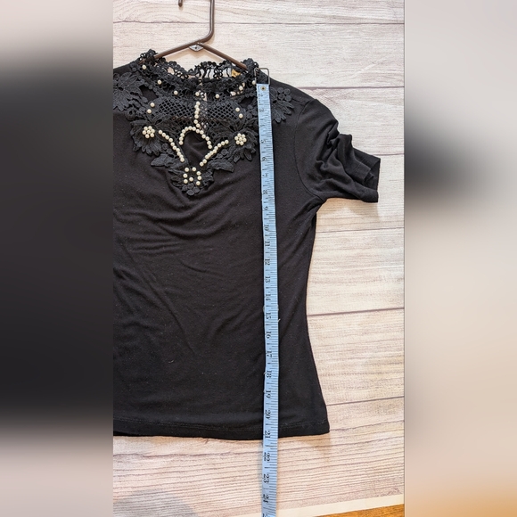 Top Chic pearl and lace embellished black short sleeve party top. Size Large - Picture 5 of 12